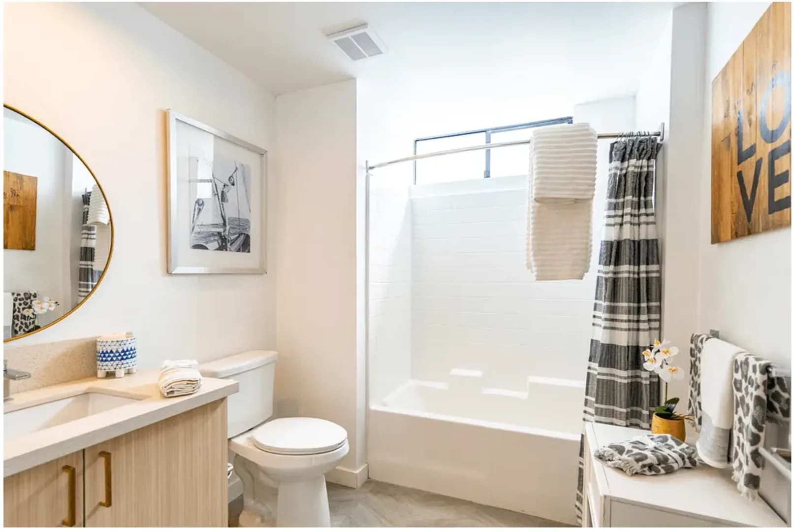 Los Angeles Apartment: 3638 Motor Avenue