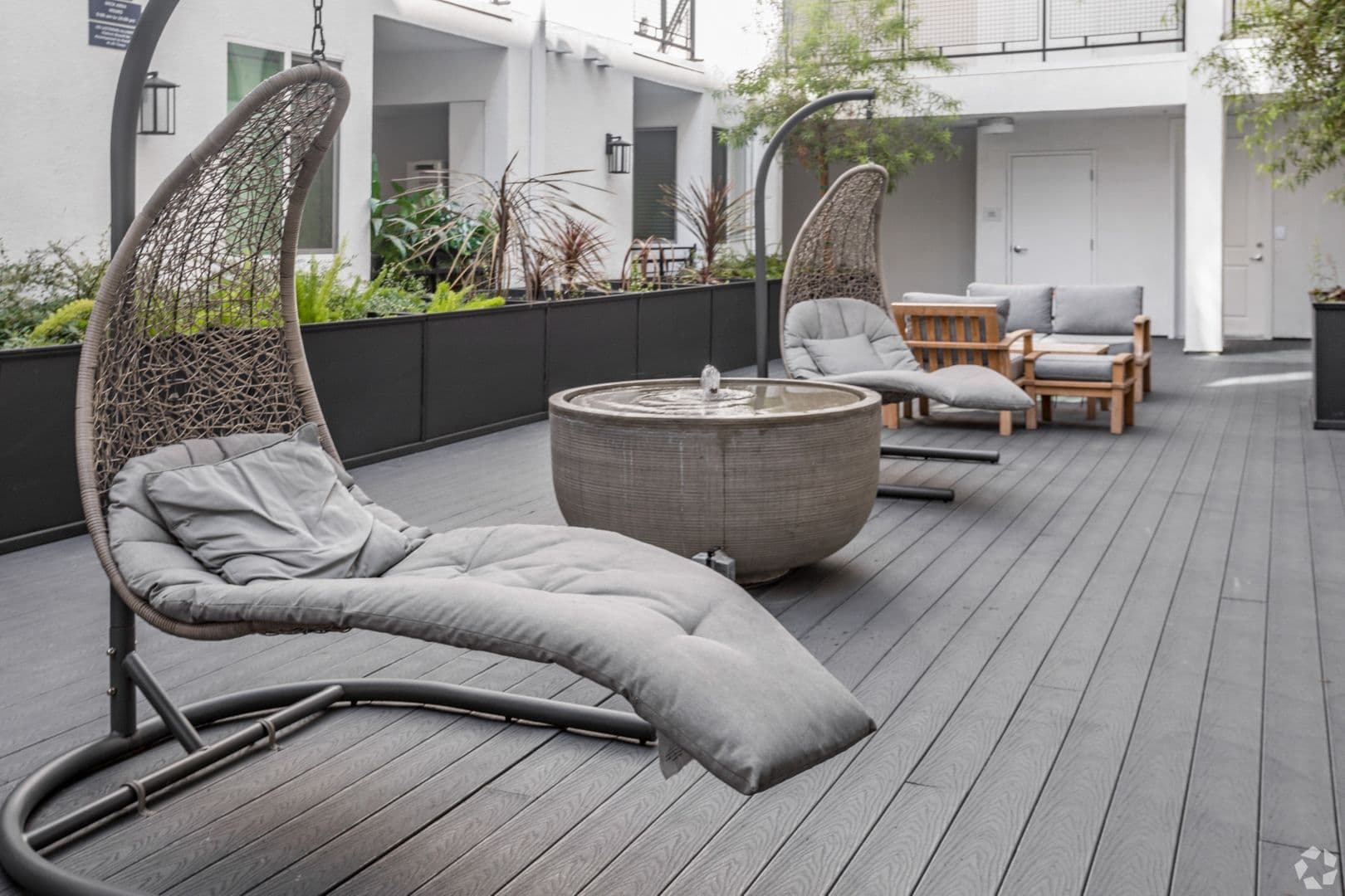 North Hollywood Apartment: 11011 West Otsego Street