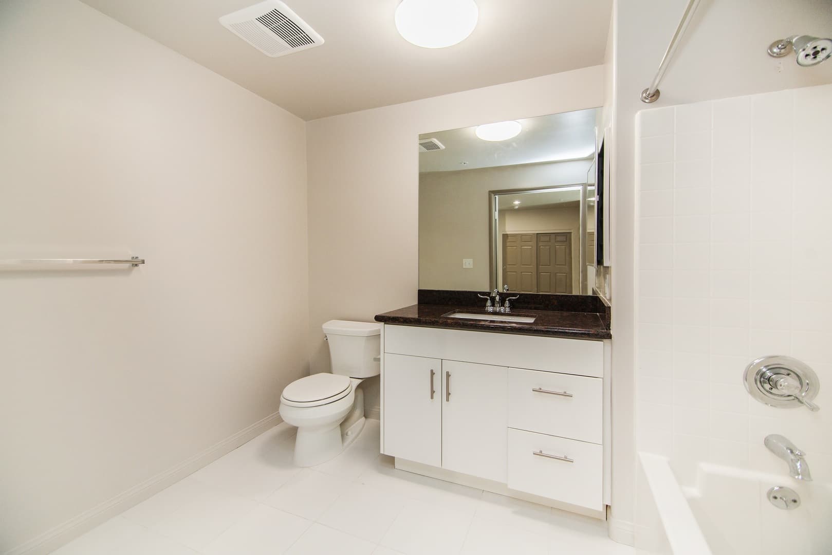 Sherman Oaks Apartment: 5100 Woodman Ave