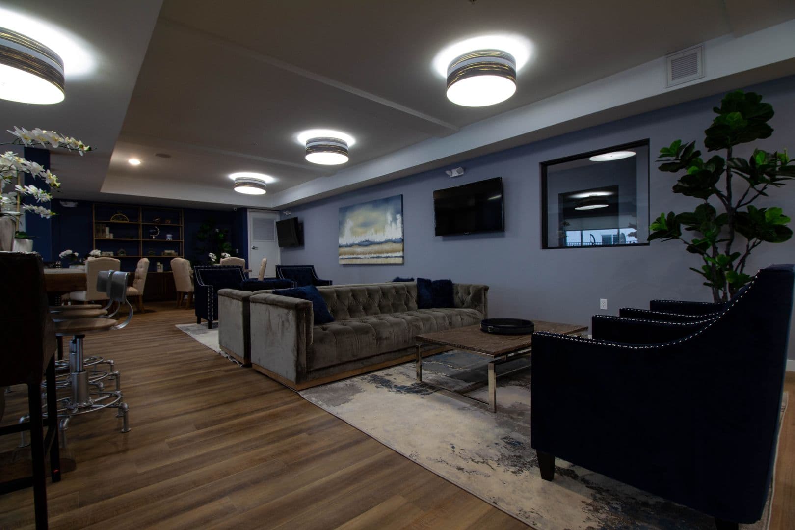 North Hollywood Apartment: 11011 West Otsego Street