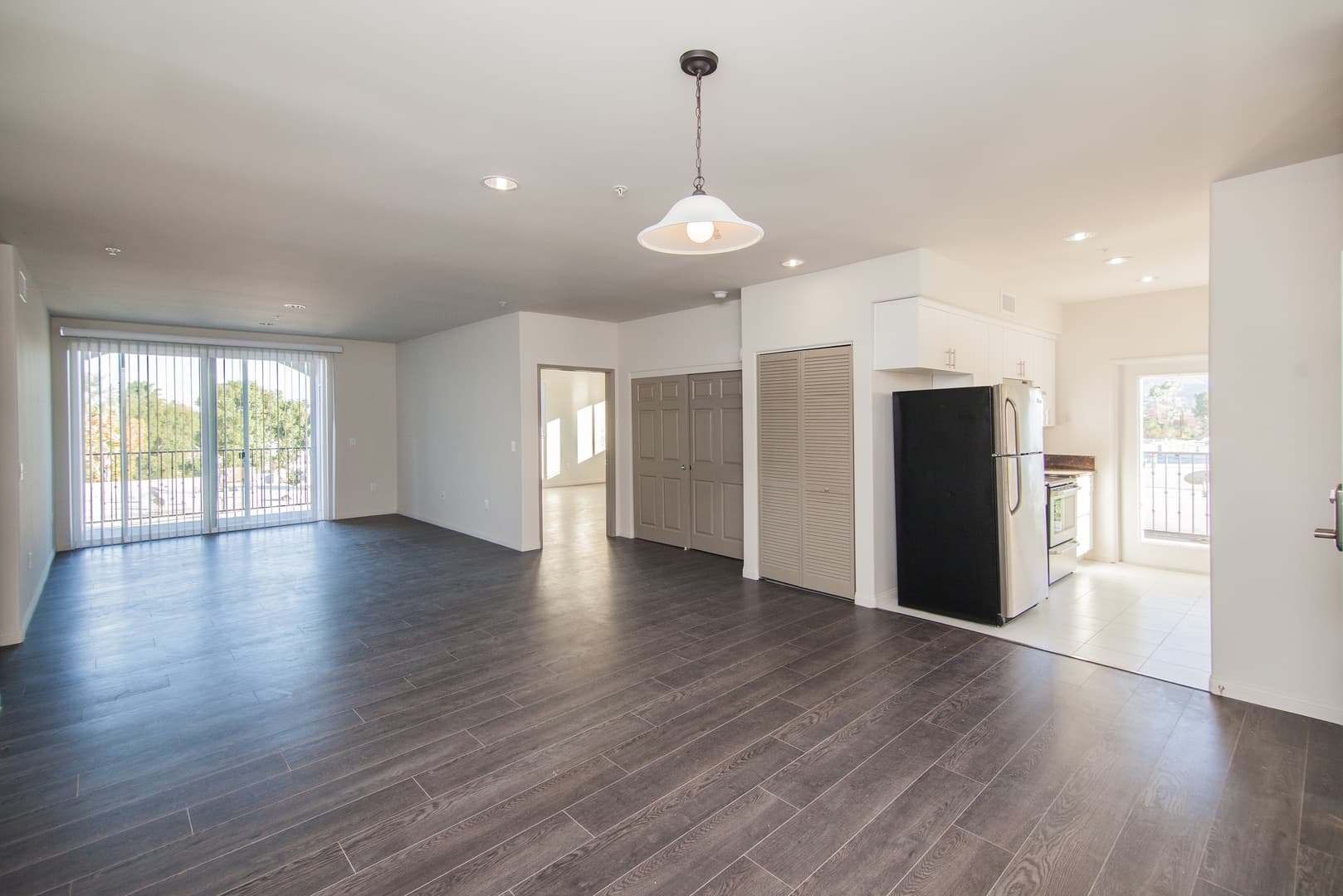 Sherman Oaks Apartment: 5100 Woodman Ave