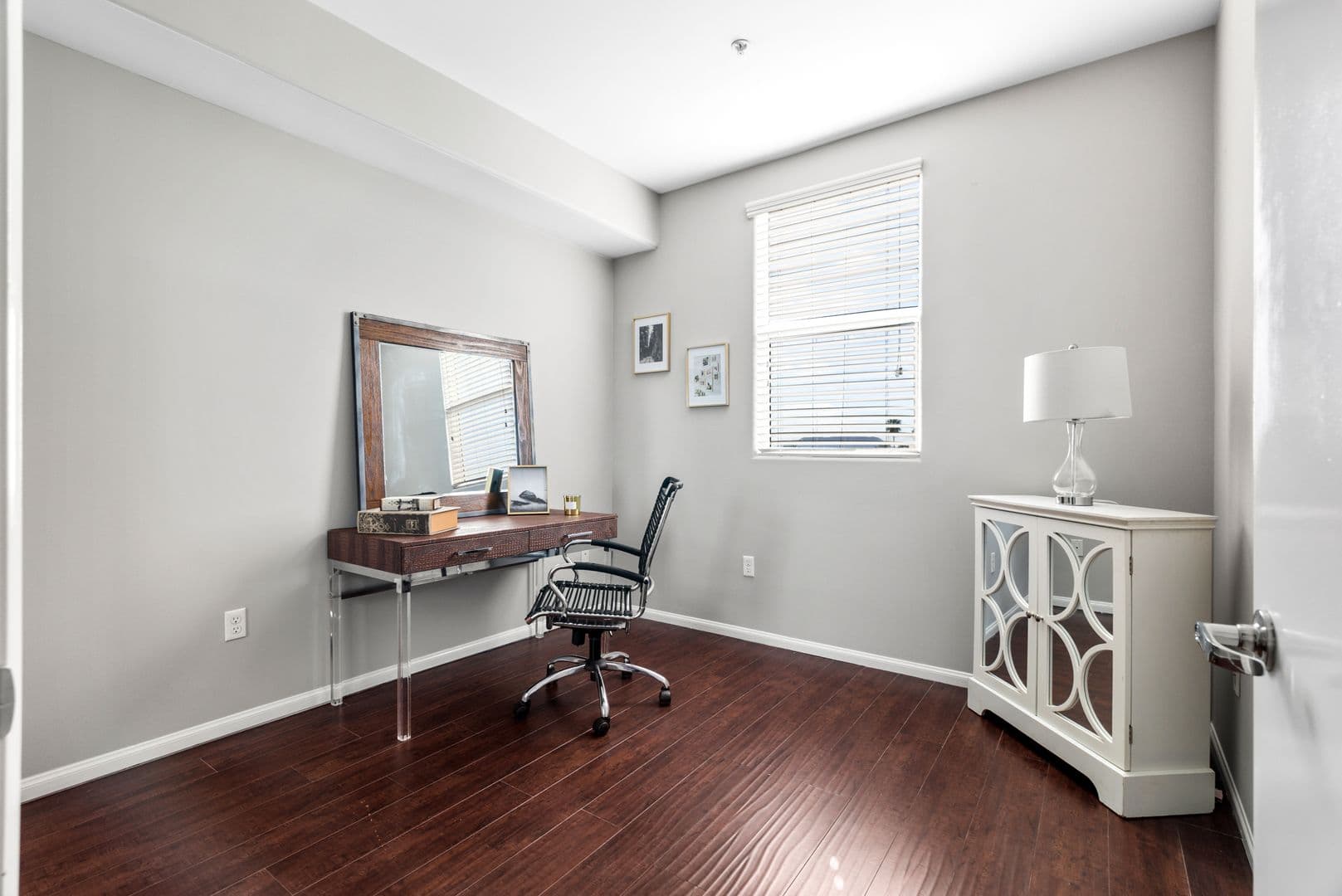 Sun Valley Apartment: 8654 Sunland Blvd