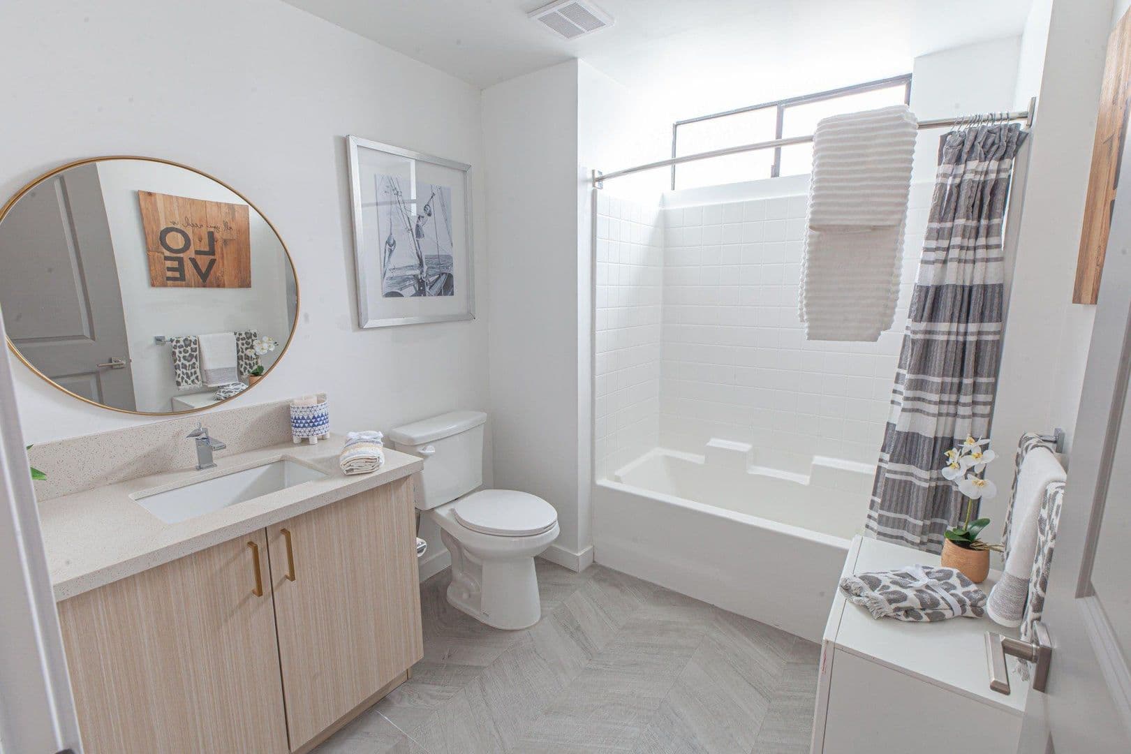 Los Angeles Apartment: 3638 Motor Avenue