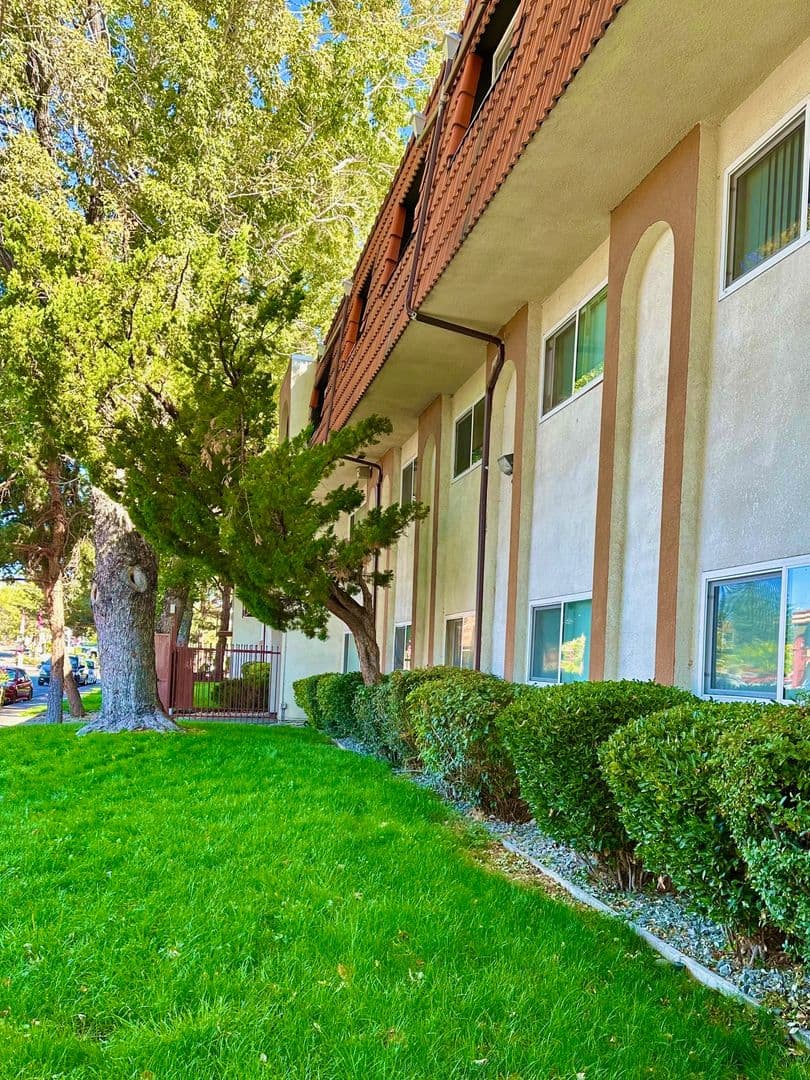 RENO Apartment: 630, 690, 710, 720 ROBINHOOD DRIVE
