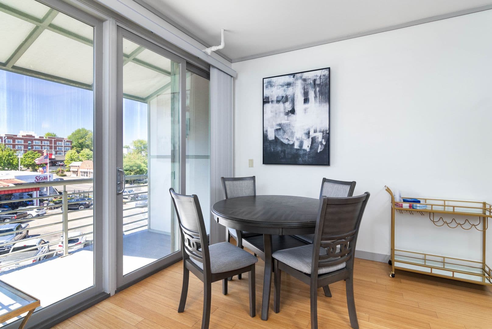 Oxford Apartment: 1430 University Avenue
