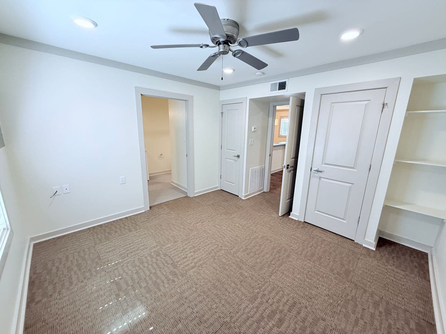 Oxford Apartment: 1304 Elliott Drive
