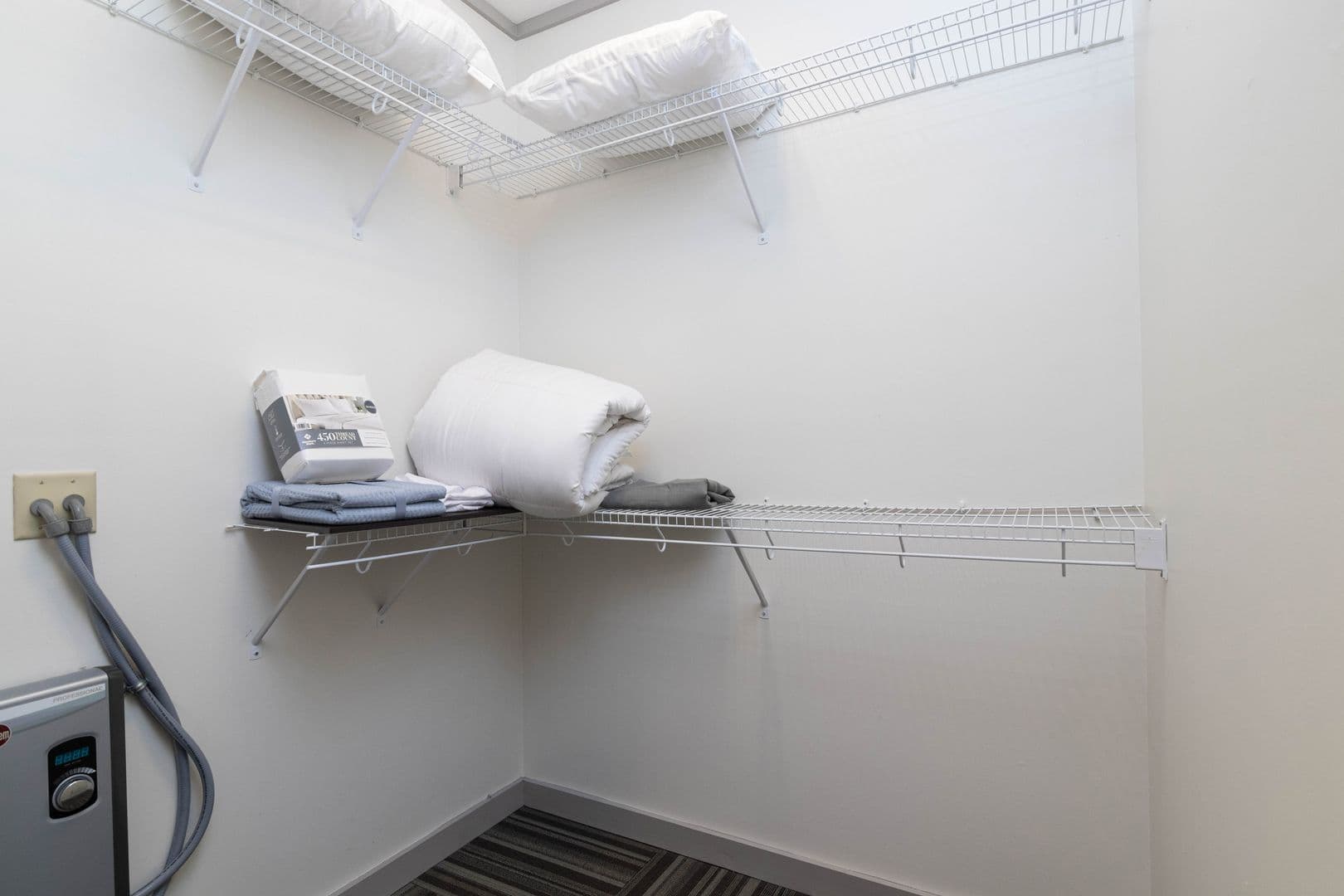 Oxford Apartment: 1430 University Avenue