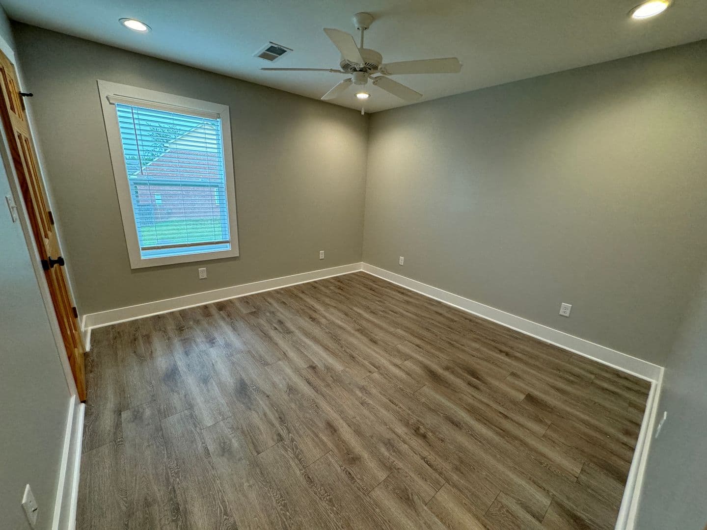 Oxford House: 27 Aspen Loop