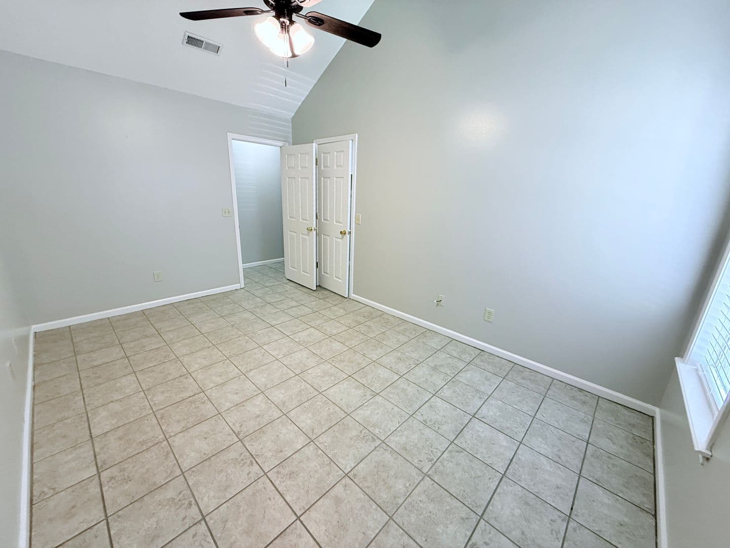 Oxford House: 1001 Creekside Place