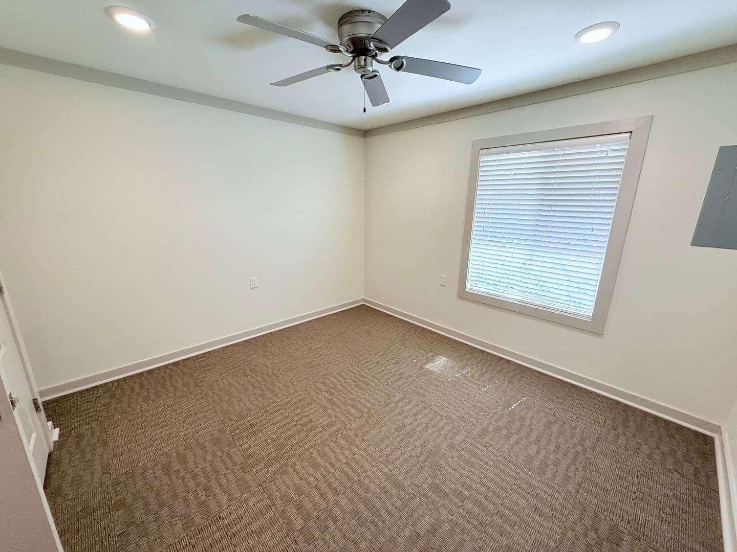 Oxford Apartment: 1304 Elliott Drive
