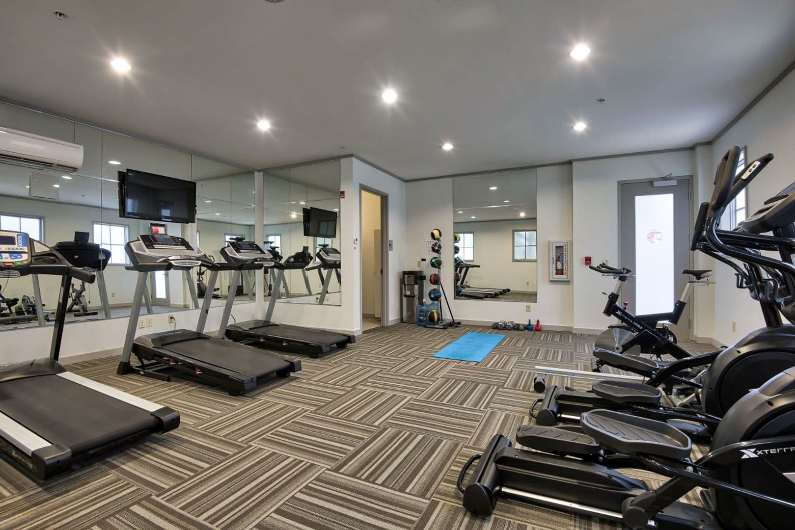 Oxford Apartment: 1430 University Avenue