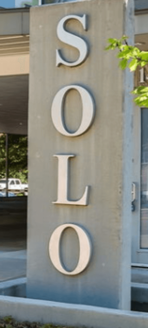 Oxford Apartment: 1430 University Avenue