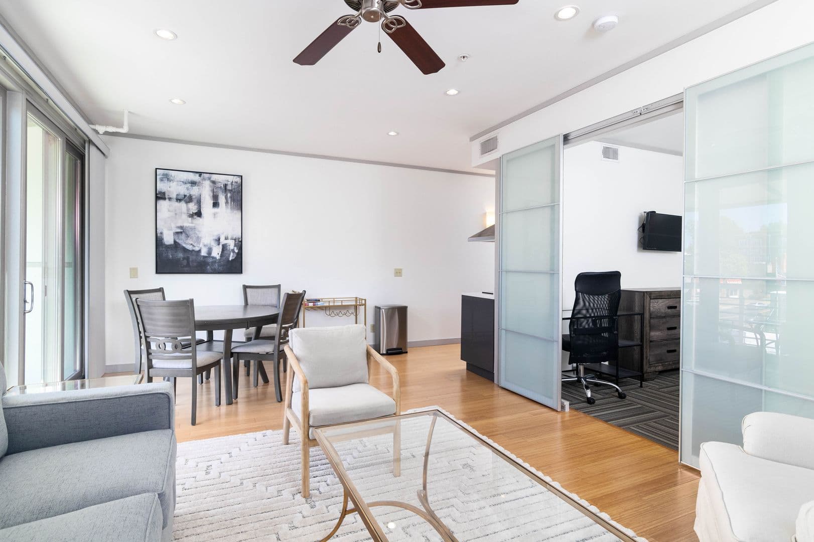 Oxford Apartment: 1430 University Avenue