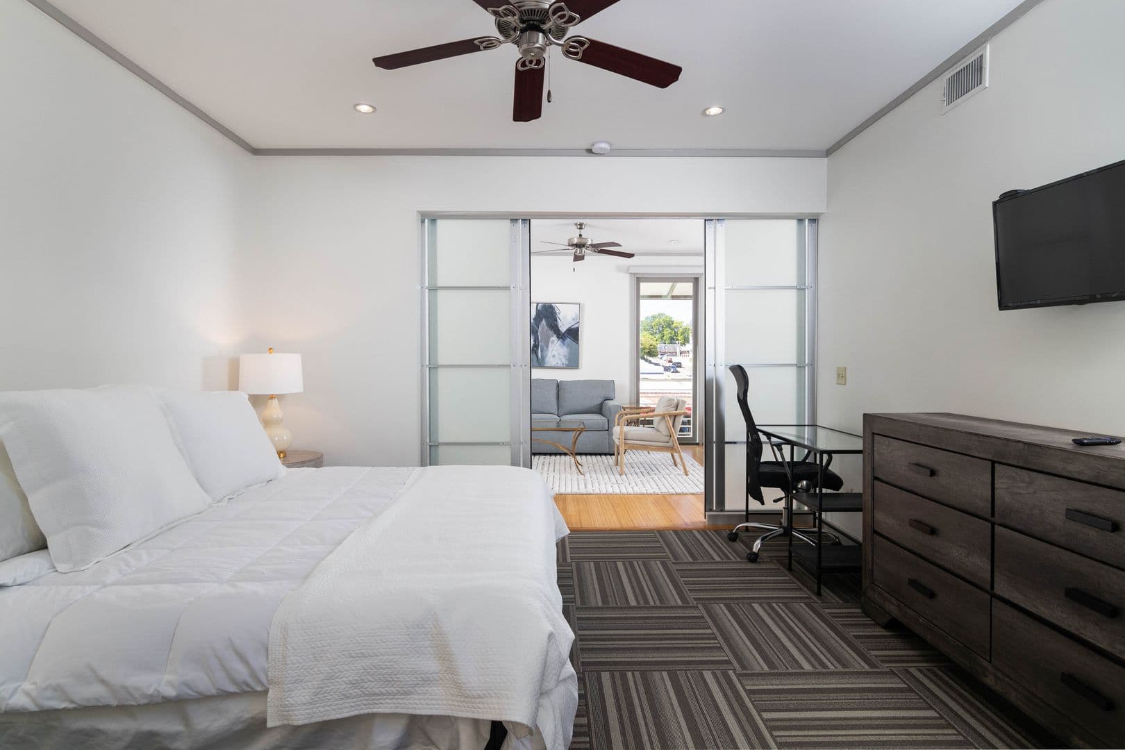 Oxford Apartment: 1430 University Avenue