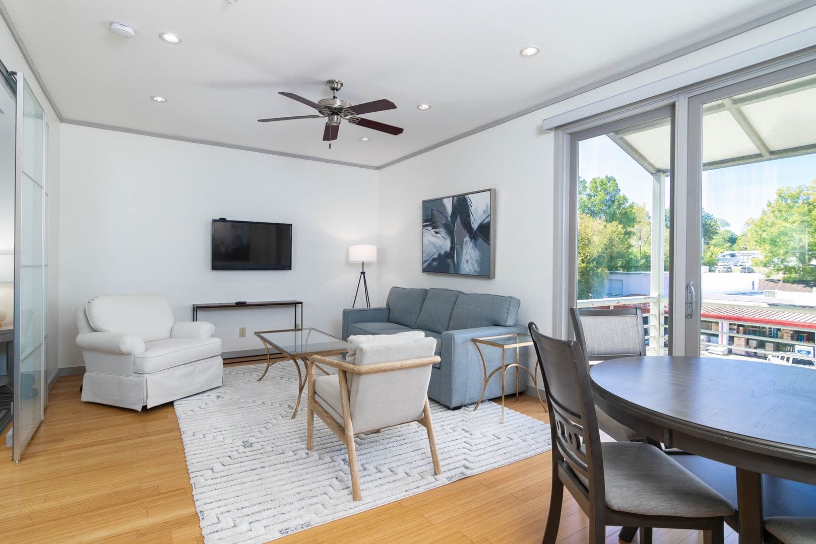 Oxford Apartment: 1430 University Avenue