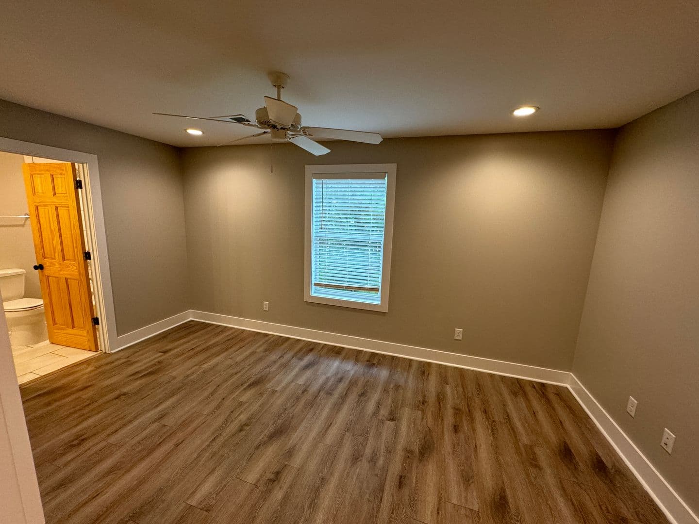 Oxford House: 23 Aspen Loop