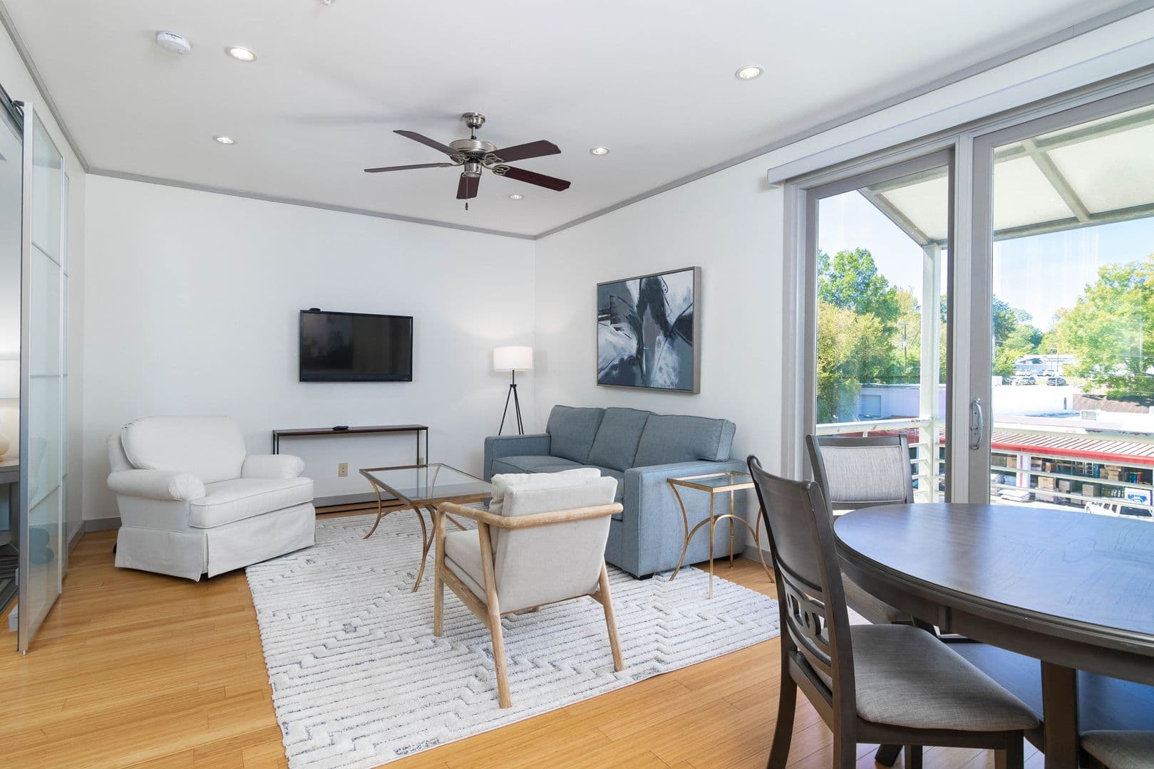 Oxford Apartment: 1430 University Avenue