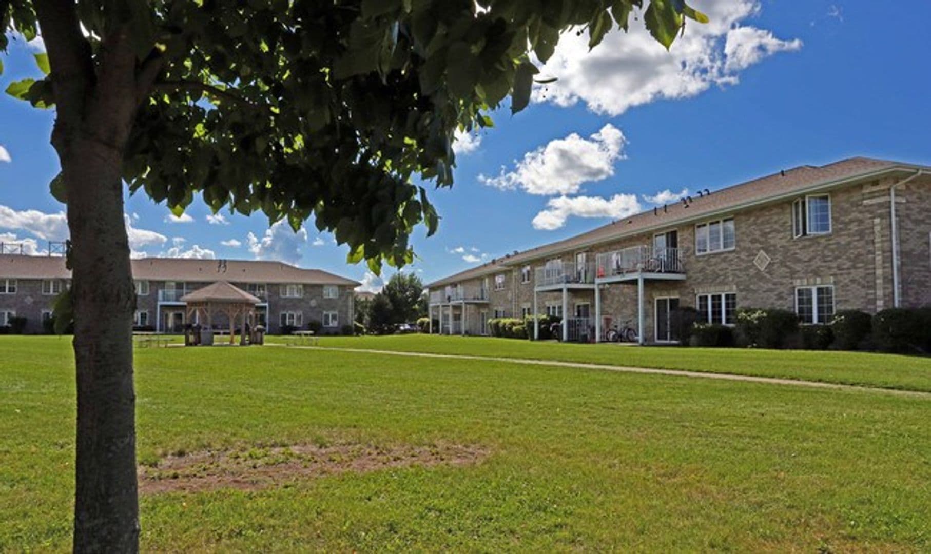 Oshkosh Apartment: 500-526 Marion Rd