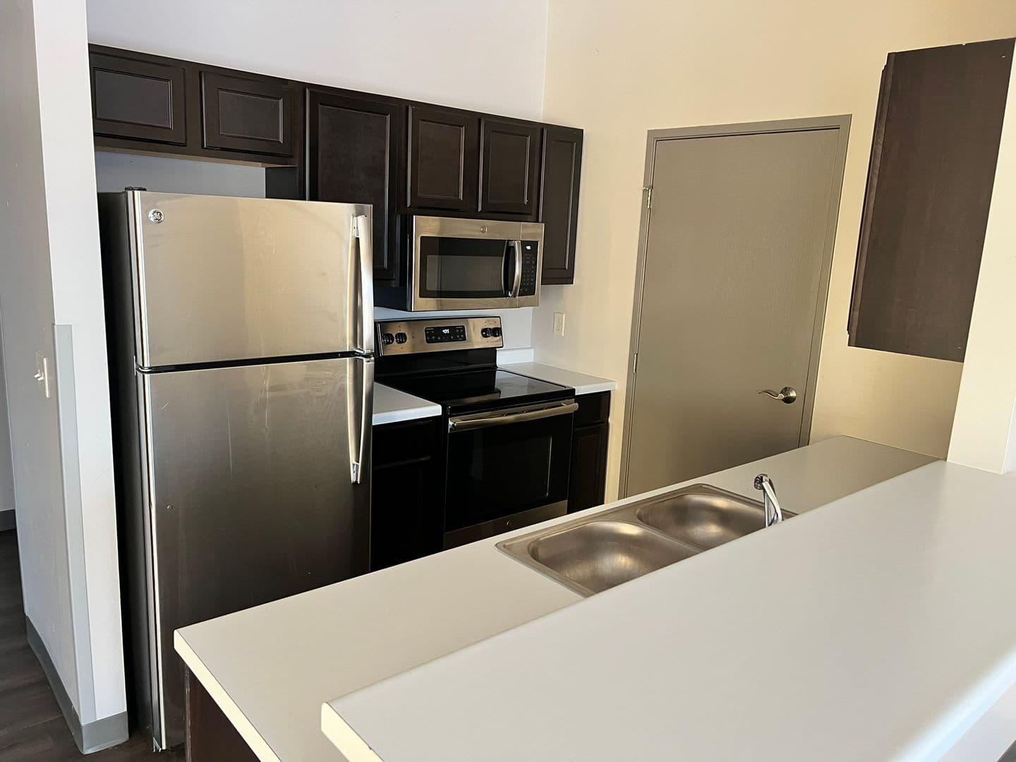 Oshkosh Apartment: 500-526 Marion Rd