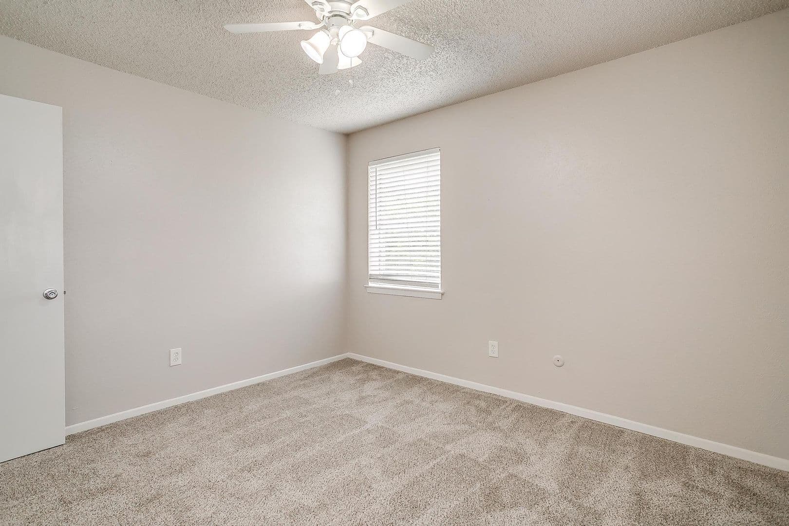 Crowley Apartment: 200 N Tarrant St