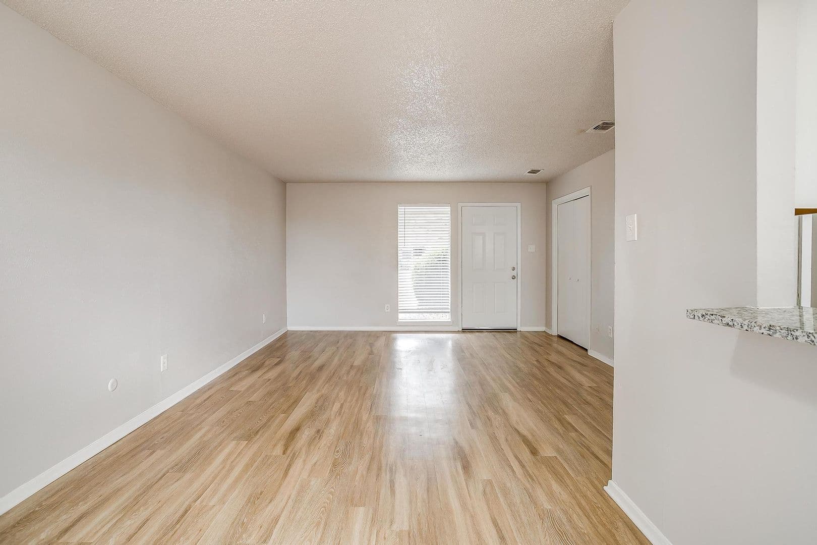 Crowley Apartment: 200 N Tarrant St