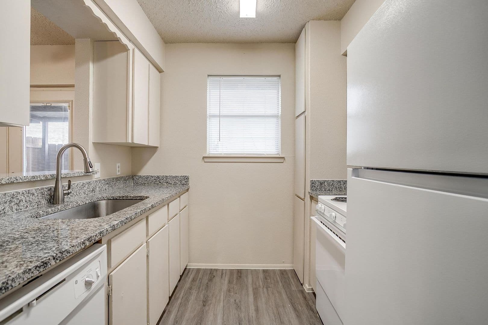 Cleburne Apartment: 1626 Crestridge