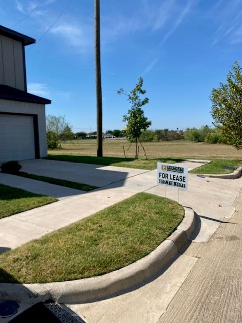Burleson House: 376 Hemphill St