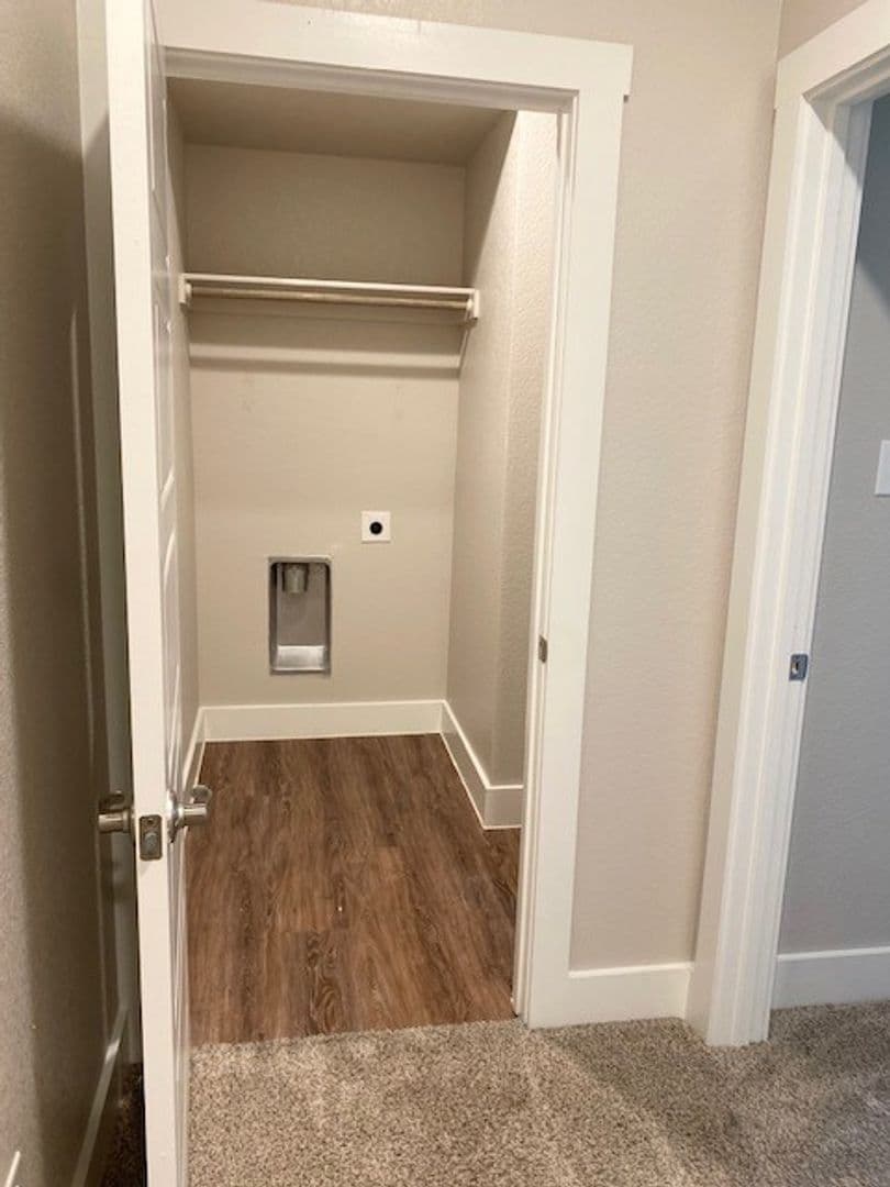 Burleson House: 376 Hemphill St