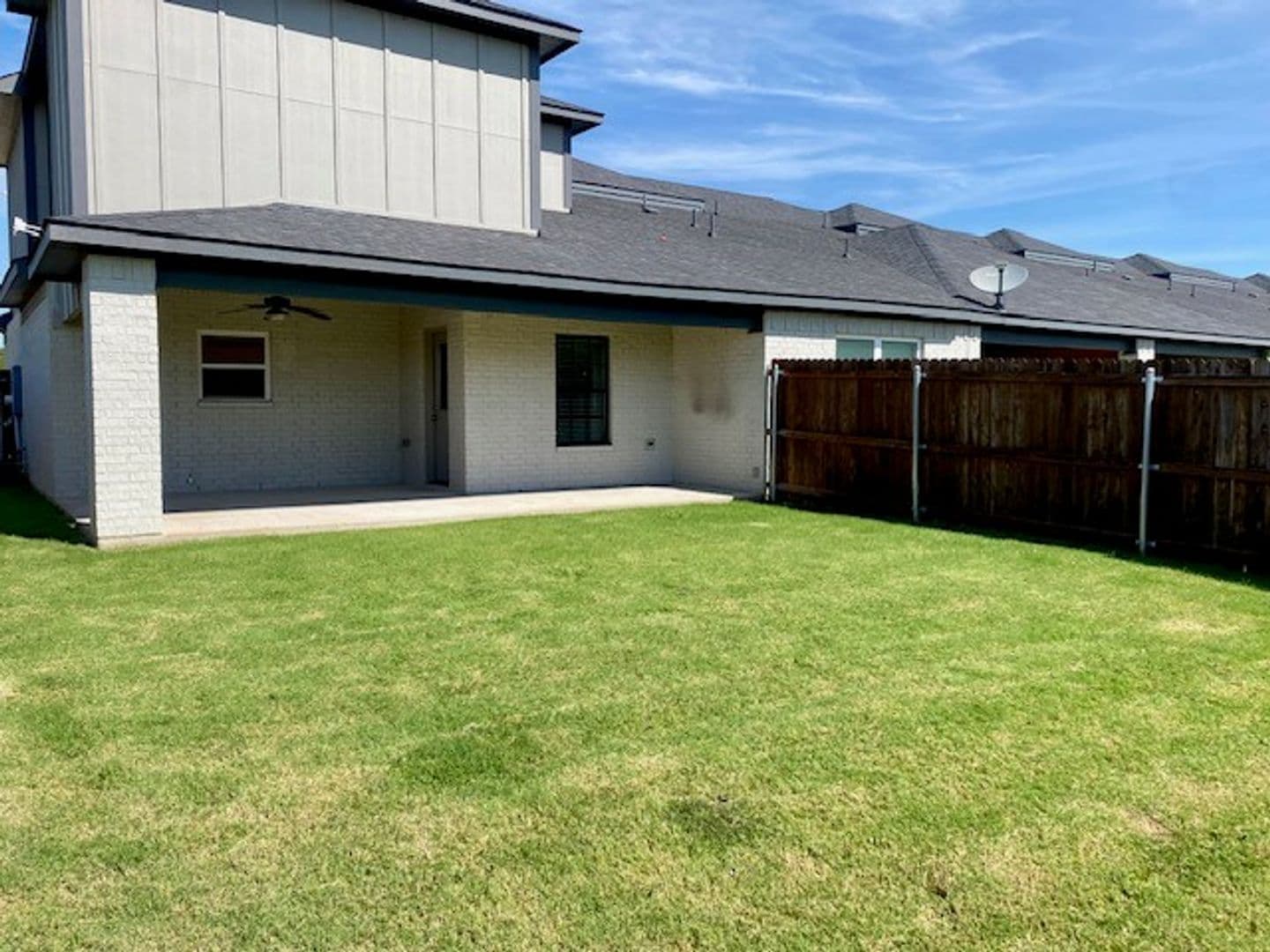 Burleson House: 376 Hemphill St