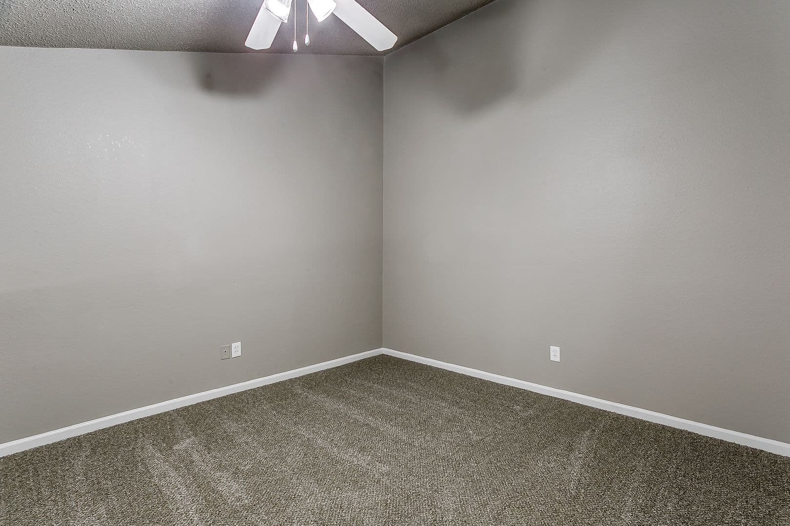 Crowley Apartment: 200 N Tarrant St