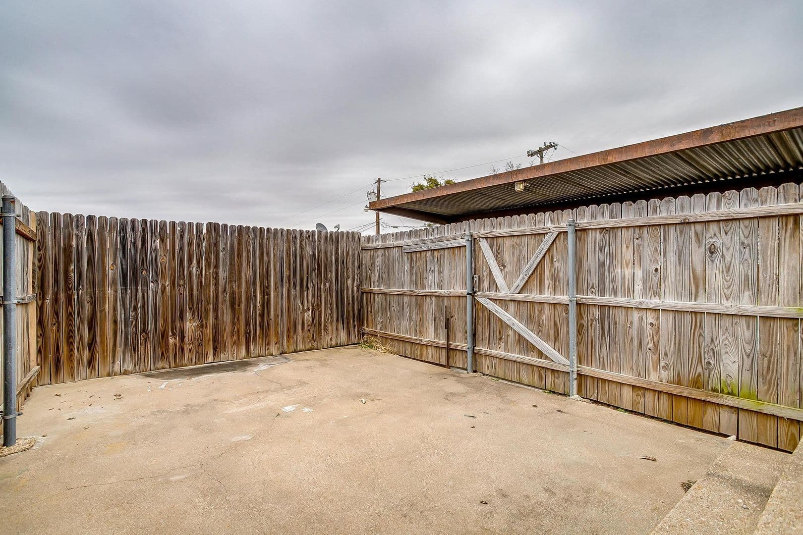 Cleburne Apartment: 1623 Westridge