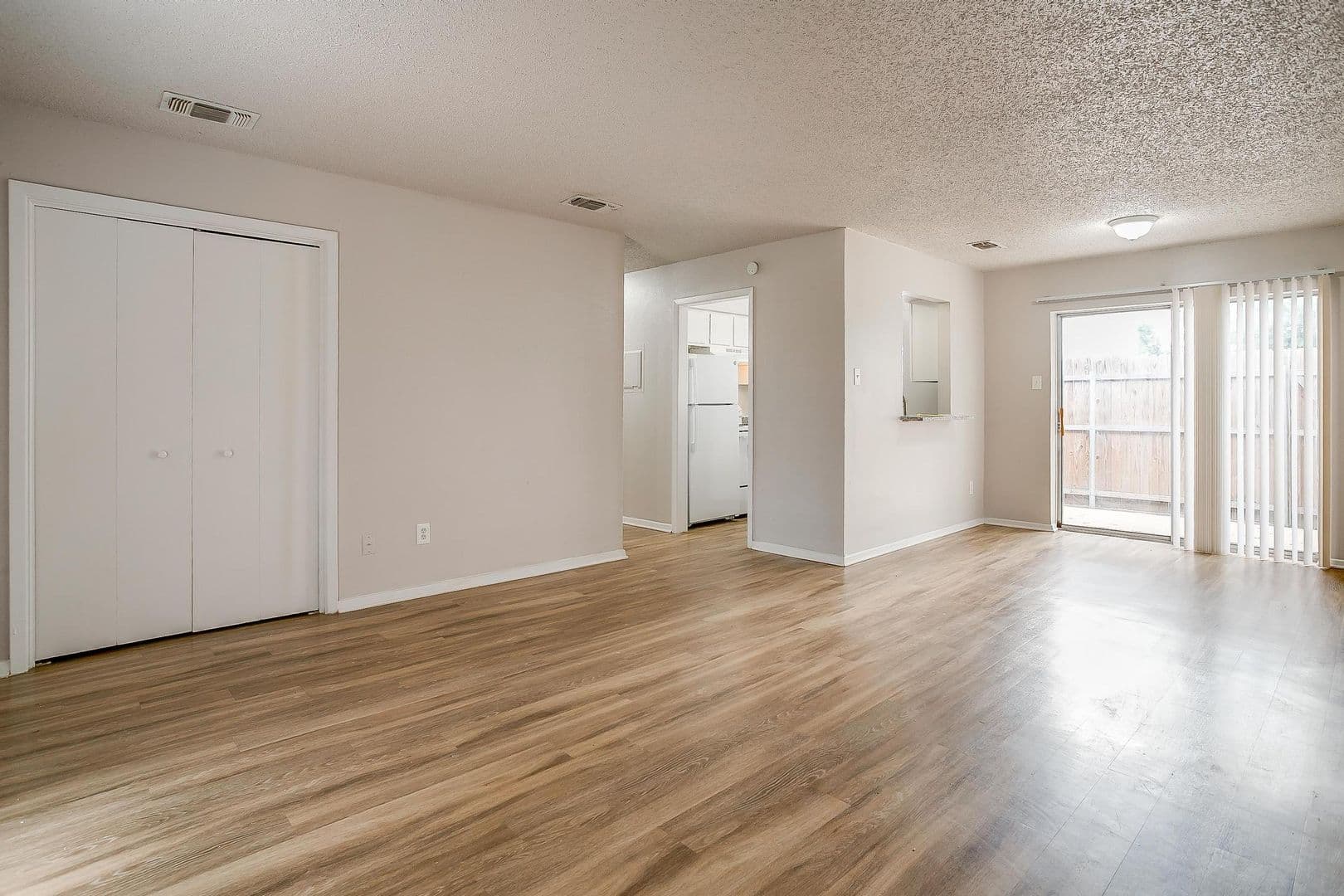 Crowley Apartment: 200 N Tarrant St