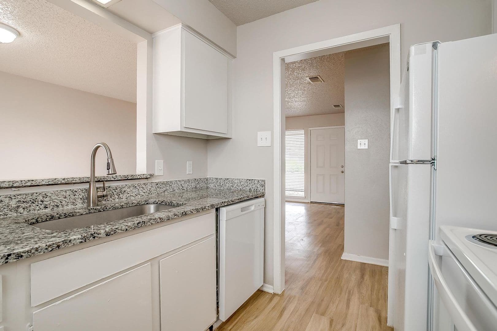 Crowley Apartment: 200 N Tarrant St