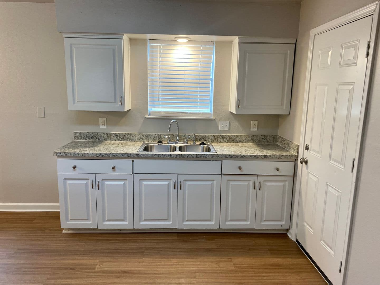 Burleson House: 712 SW Southridge