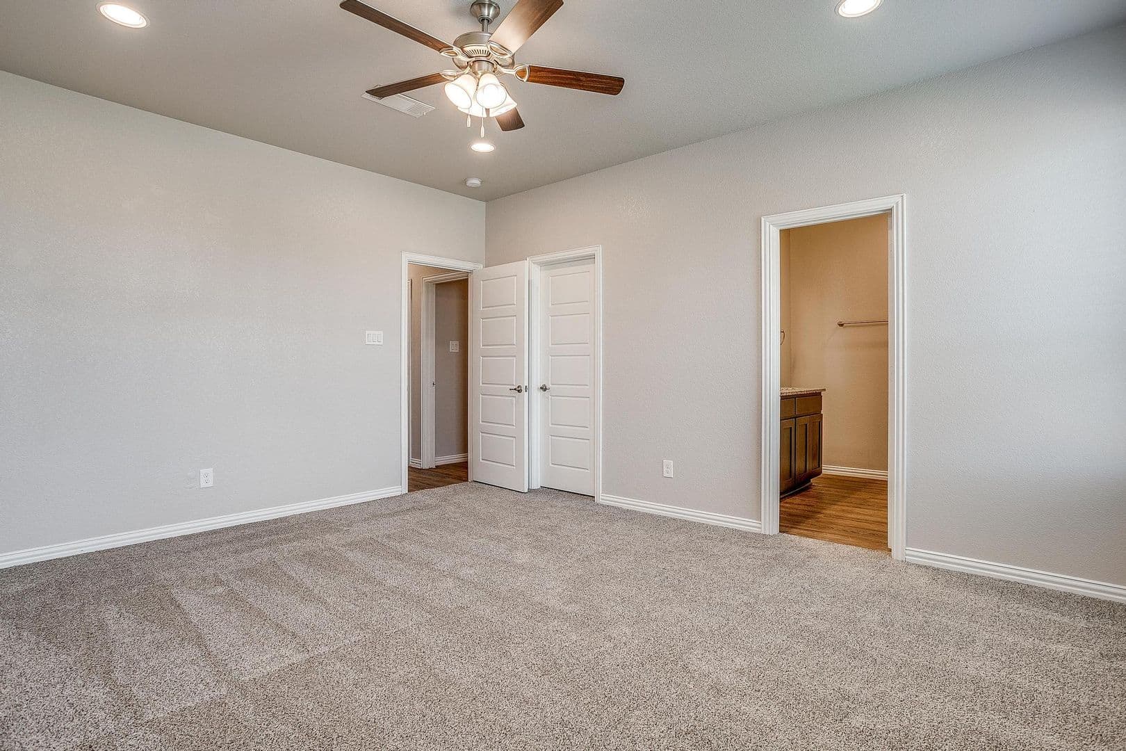 Fort Worth House: 5601 McLanahan Lane