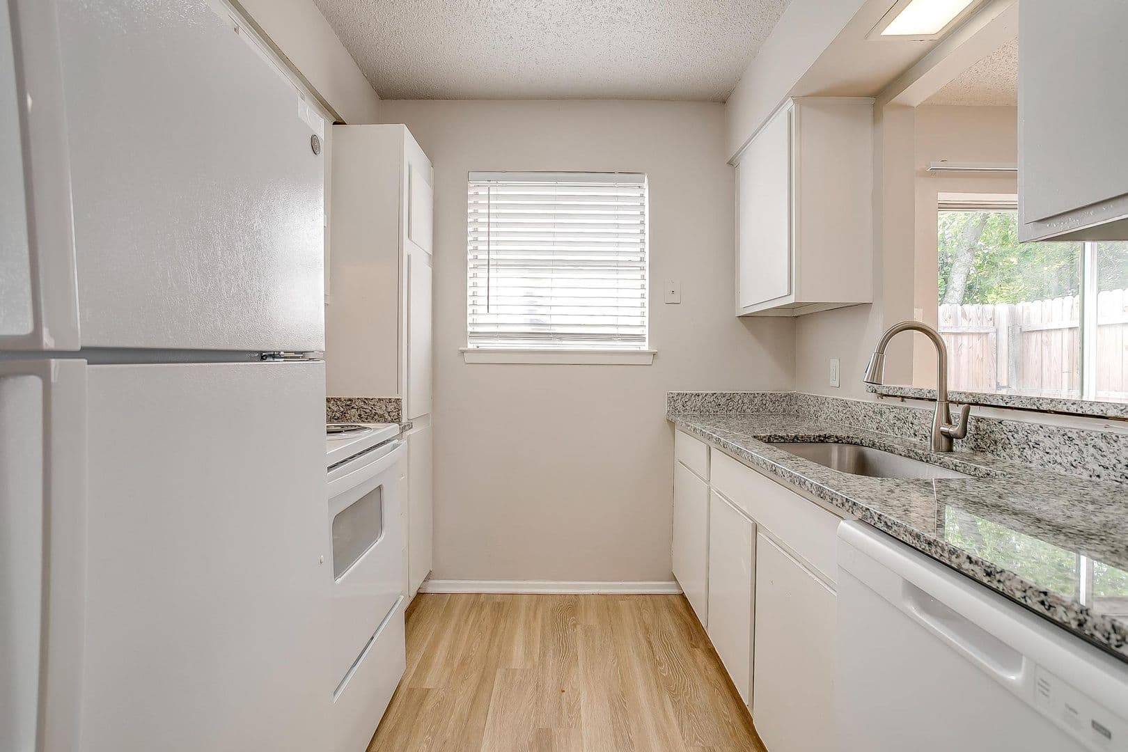 Crowley Apartment: 200 N Tarrant St