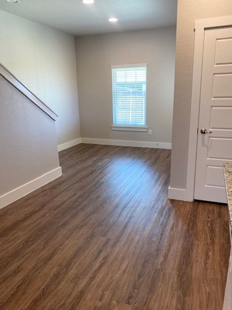 Burleson House: 376 Hemphill St