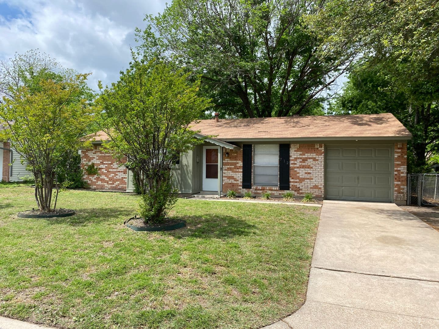 Burleson House: 712 SW Southridge