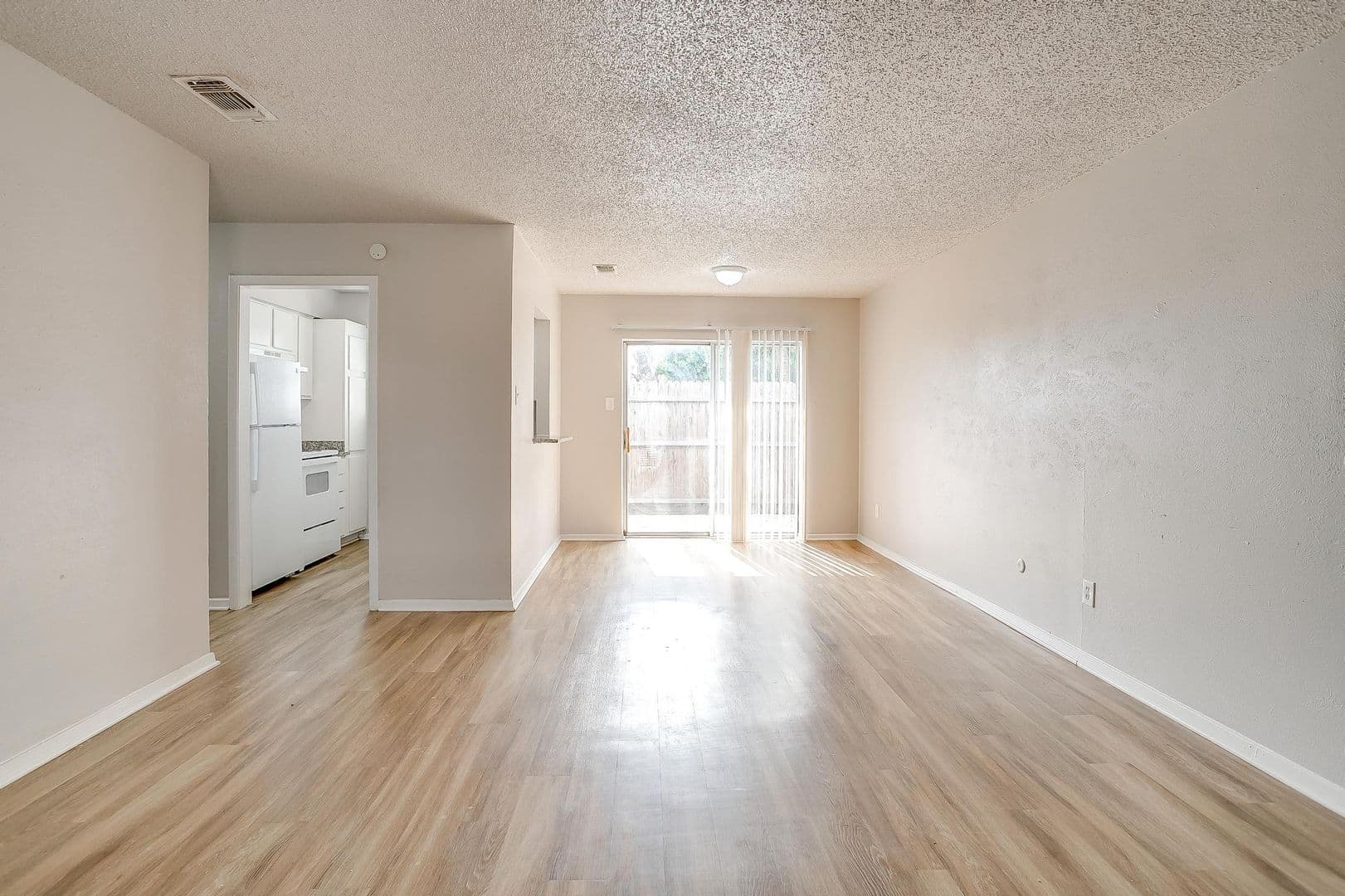 Crowley Apartment: 200 N Tarrant St