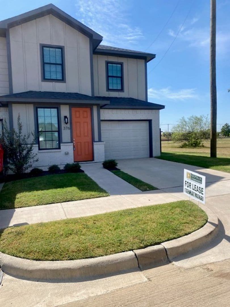 Burleson House: 376 Hemphill St