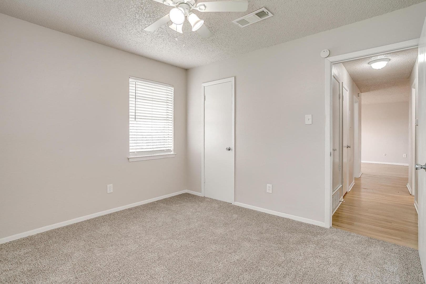 Crowley Apartment: 200 N Tarrant St