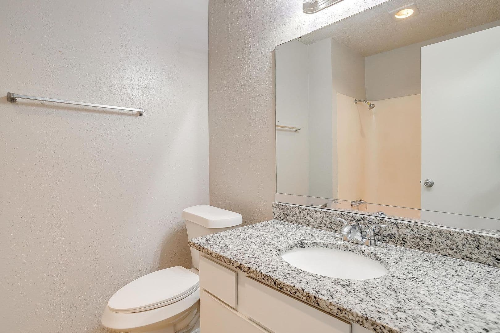 Crowley Apartment: 200 N Tarrant St