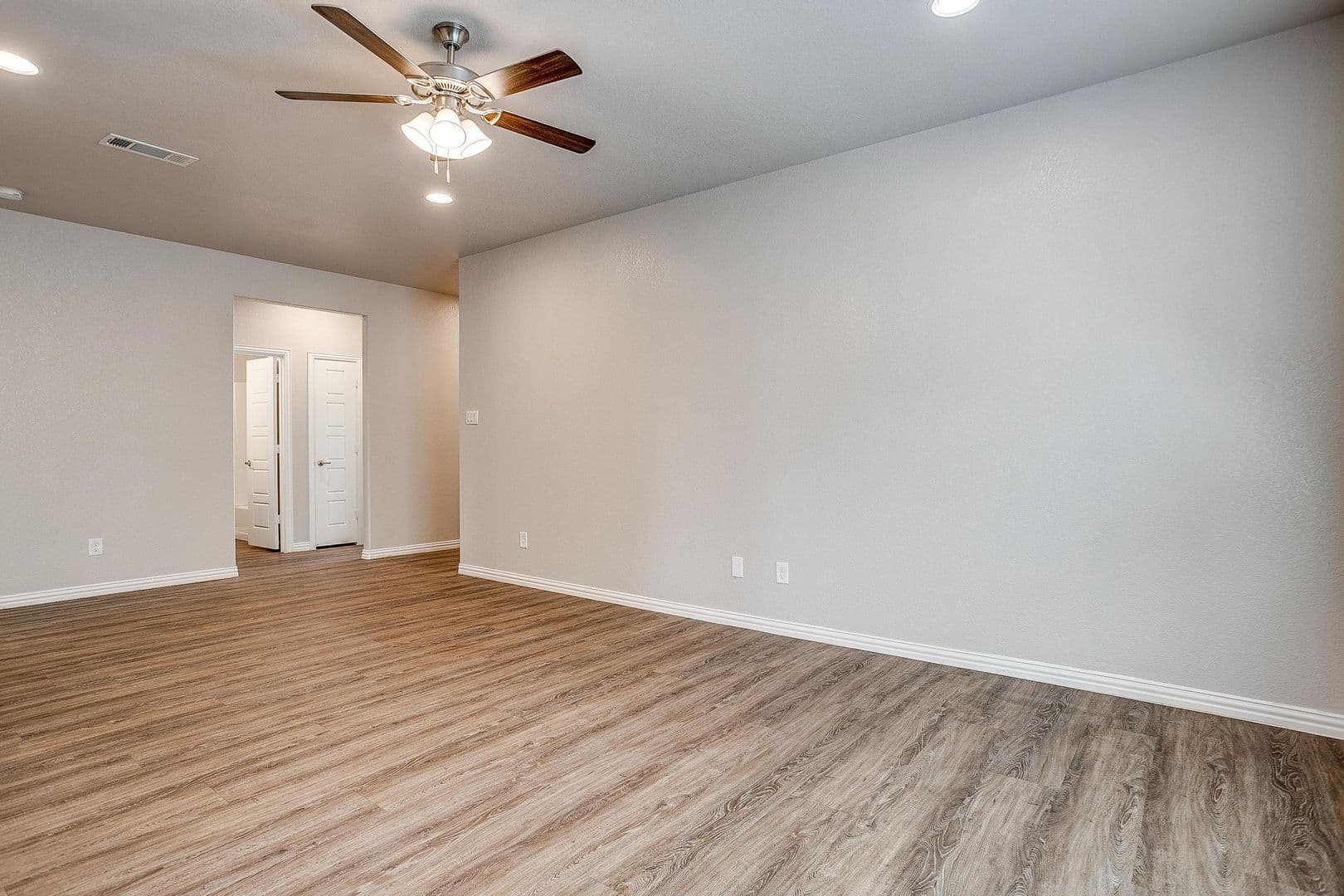 Fort Worth House: 5601 McLanahan Lane