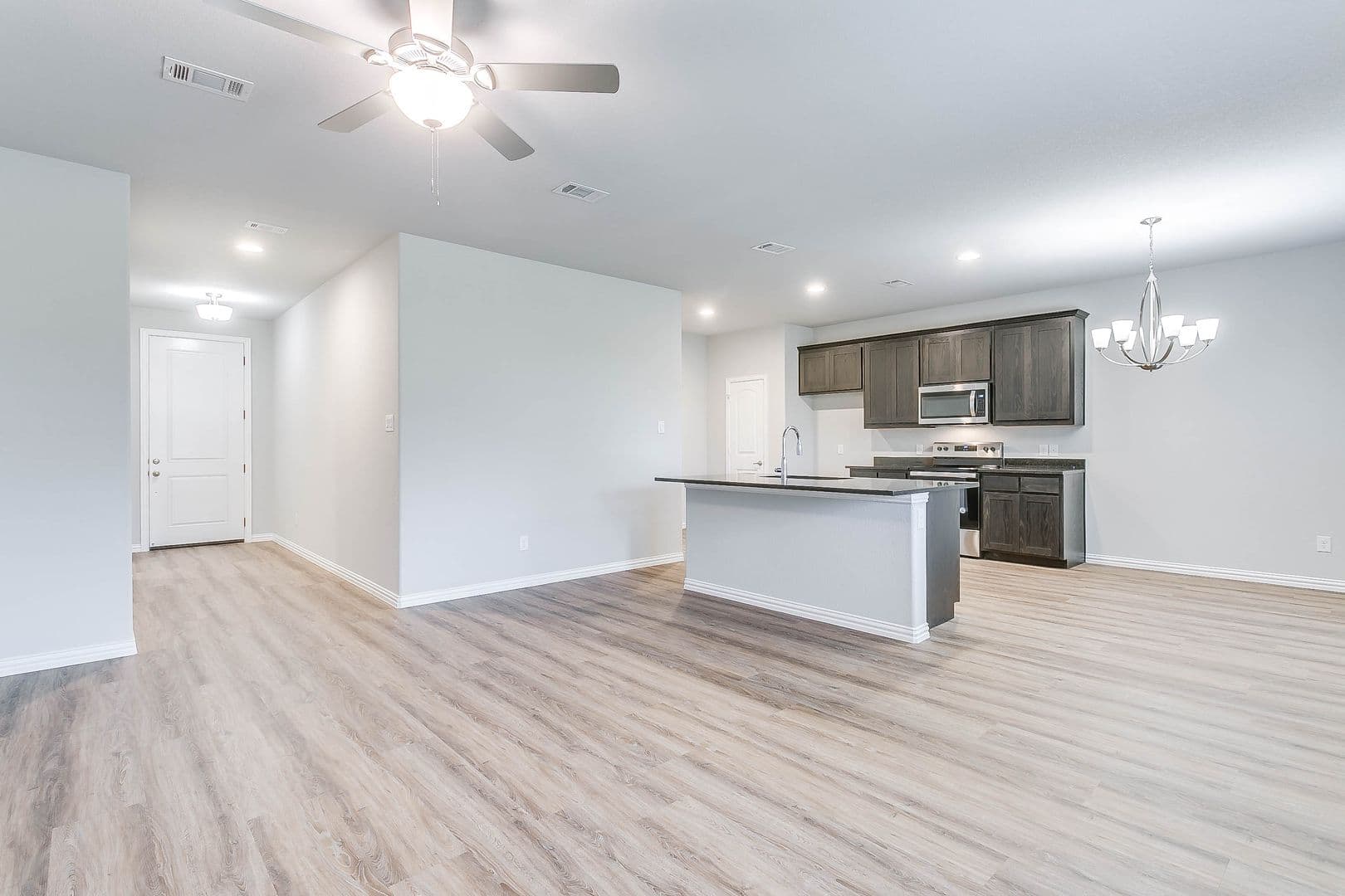Fort Worth House: 5609 McLanahan Lane
