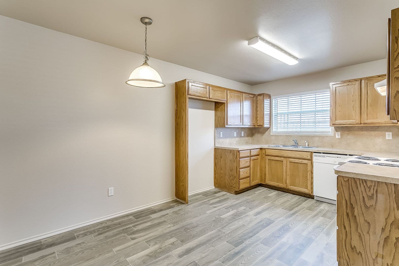 Burleson Apartment: 139 W. Ellison St.
