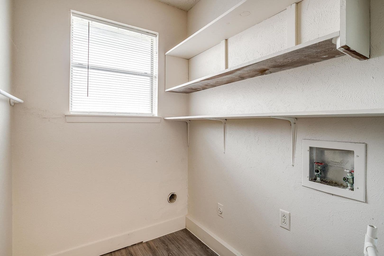 Cleburne Apartment: 1626 Crestridge