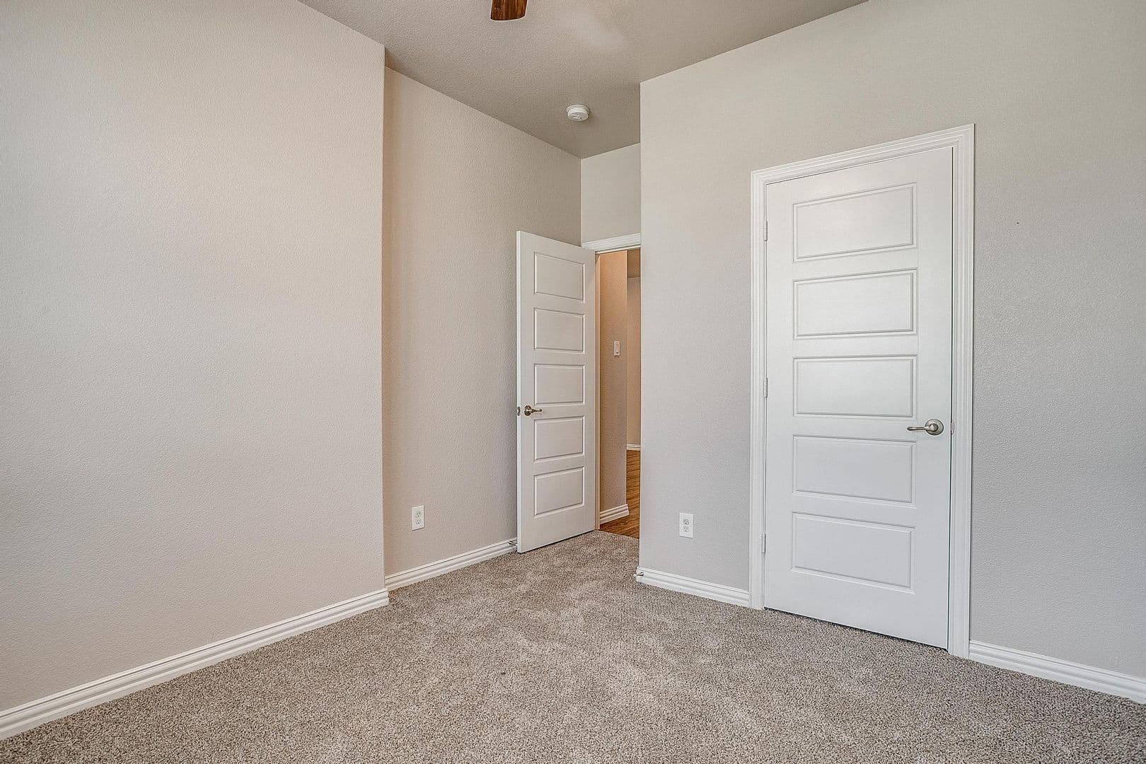 Fort Worth House: 5601 McLanahan Lane
