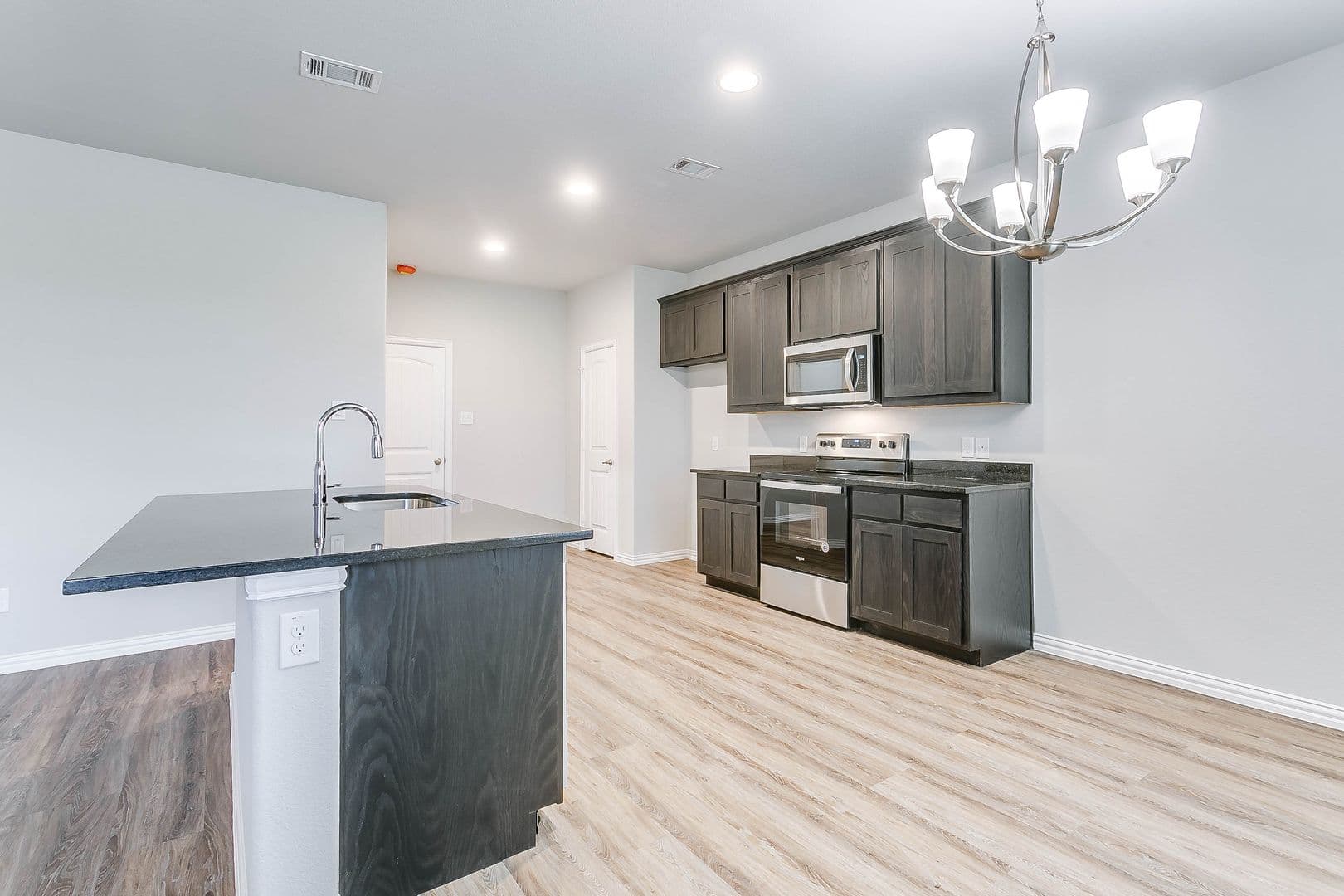 Fort Worth House: 5609 McLanahan Lane