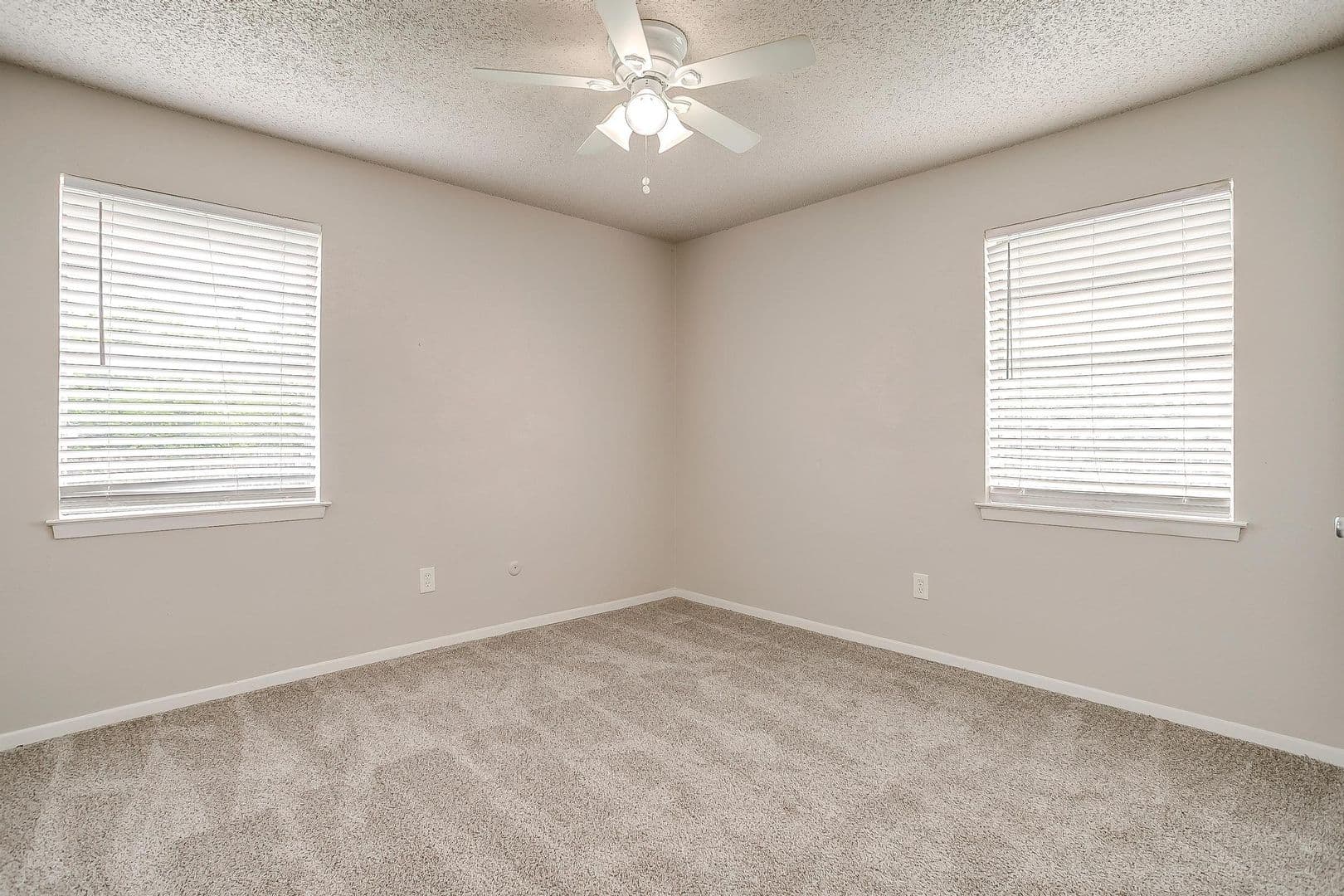 Crowley Apartment: 200 N Tarrant St