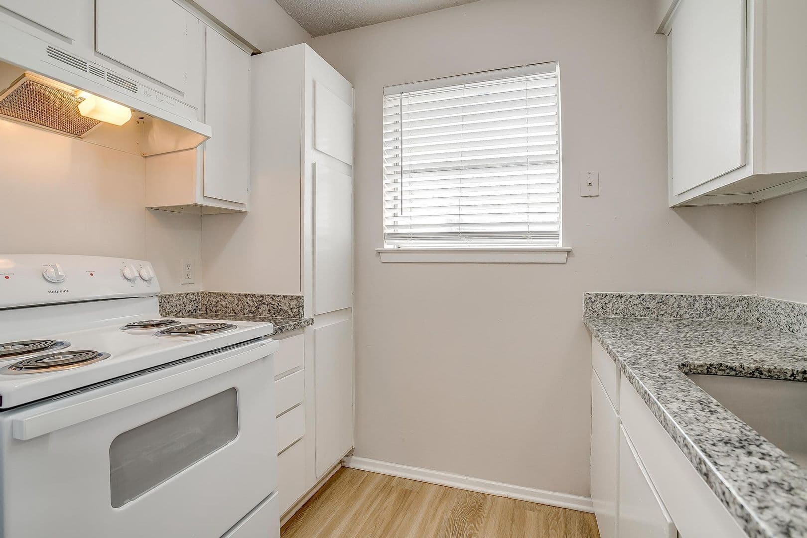 Crowley Apartment: 200 N Tarrant St